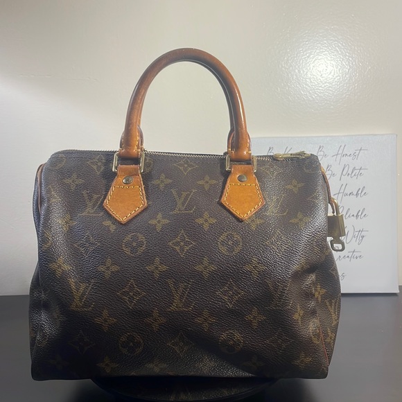 LV Speedy 25 w/ lock and key and dust bag and COA - Picture 8 of 17